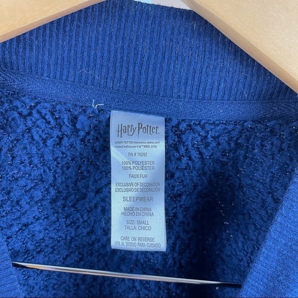 Harry Potter Small Sherpa Hogwarts Crest Pullover Sweatshirt Teddy Faux Fur - Picture 6 of 8